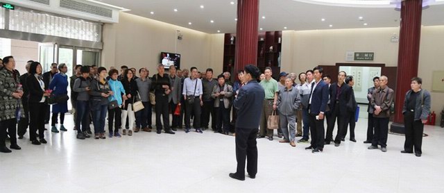 洛阳市书画家协会组织观摩书法国展